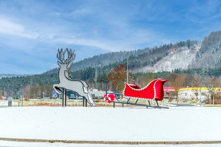 Lichtfigur Rentier mit Weihnachtsmannschlitten